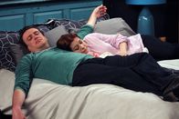 How I Met Your Mother – Eine glückliche Familie: Marshall (Jason Segel, l.) und Lily (Alyson Hannigan, r.) mit ihrem Sohn Marvin ...