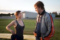 Tatort – ARD/WDR TATORT: SCHWERELOS, Autor: Ben Braeunlich, Regie: Züli Aladag Uhr im ERSTEN. Kommissarin Nora Dalay (Aylin Tezel, l) fühlt sich zu Jules Lanke (Albrecht Schuch, r) hingezogen, einem Freund des Opfers und Tatverdächtigen.