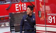 9-1-1 Notruf L.A. – Chimney (Kenneth Choi) und seine Kollegen müssen einen Sohn und seine Mutter retten. Unterdessen verschlechtert sich die Situation von Abbys Mutter ...
