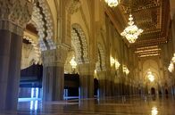 Magic Cities – Die gigantische Moschee Hassan II. besteht aus kostbaren Kronleuchtern, Holzschnitzereien aus Zeder und einzigartigen Stuckverzierungen.