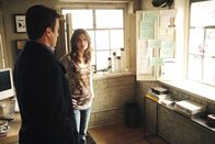 Castle – Der unaufgeklärte Mord an ihrer Mutter beschäftigt Kate Beckett (Stana Katic, r.) seit 12 Jahren. Castle (Nathan Fillion, l.) bietet ihr seine Hilfe an.