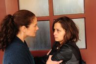 SOKO Stuttgart – Selma Kirsch (Yve Burbach, l.) und Dana Borgemann (Sarah Alles, r.).