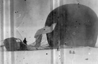 Gestrandet im ewigen Eis – Am 11. Juli 1897 starten drei Männer vom Spitzbergen-Archipel in einem Wasserstoffballon Richtung Nordpol – und kehren nie wieder zurück.