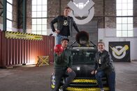 Checkpoint – Moderator Tommy Scheel, Kenneth und Lisa testen es.
