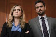 Manifest – L-R: Michaela Stone (Melissa Roxburgh) und Jared Vasquez (J.R. Ramirez)
