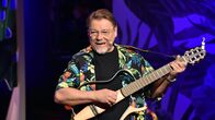 Jürgen von der Lippe: "Wie soll ich sagen...?" – WDR Fernsehen JÜRGEN VON DER LIPPE: "WIE SOLL ICH SAGEN...?". Uhr. Selbstverständlich untermalt Jürgen von der Lippe sein Soloprogramm wie gewohnt musikalisch: Mit seinem Schmuse-Timbre singt der zweifache Grimme-Preisträger witzgespickte Ohrwürmer - natürlich sind Peter Maffay, Herbert Grönemeyer und Udo Lindenberg wieder mit von der Partie, neu dabei Howard Carpendale.