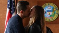 Chicago P.D. – Jay Halstead (Jesse Lee Soffer, r.) und Hailey Upton (Tracy Spiridakos, l.)