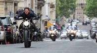 Mission: Impossible - Fallout – Auf der Flucht vor der französischen Polizei, gibt Agent Ethan Hunt (Tom Cruise) nochmal Vollgas, um Solomon Lane wieder einholen zu können.
