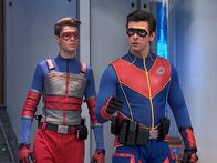 Henry Danger – L-R: Henry Hart (Jace Norman), Captain Man / Ray Manchester (Cooper Barnes)