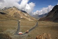 Fahrt ins Risiko – Der Manali-Leh Highway führt durch die atemberaubende Landschaften des Himalaya