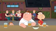 Family Guy – Peter (vorne M.), Joe (vorne l.) und Quagmire (vorne r.) stehen vor einem Problem. Ihr Stammtisch in der Kneipe ist plötzlich von drei Typen (hinten l.) besetzt, die ihn nicht mehr hergeben wollen ...