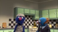 Sesamstraße – Der schon wieder! Grobi (l.) repariert die Heizung des Blauen (r.)
