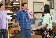 The Goldbergs – (v.l.n.r.) Geoff Schwartz (Sam Lerner); Barry Goldberg (Troy Gentile); Erica Goldberg (Hayley Orrantia)