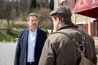 Sturm der Liebe – Christoph (Dieter Bach, l.) erkennt, dass Viktor (Sebastian Fischer, r.) gelogen hat.