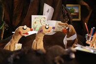 Unser Sandmännchen – Jan und Henry suchen das sich kratzende Rumpelstilzchen und treffen dabei auf einen künstlerischen Hasen.