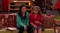 iCarly – L-R: Carly Shay (Miranda Cosgrove), Sam Puckett (Jennette McCurdy)