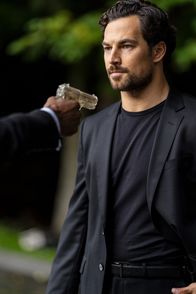 Wild Cards – Cole Ellis (Giacomo Gianniotti)