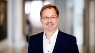 buten un binnen – RADIO BREMEN Dr. Frank Schulte, Leiter der Regionalredation buten un binnen bei Radio Bremen Am 1. November 2018 übernahm Dr. Frank Schulte, bisher Leiter buten un binnen Fernsehen, die Leitung der Regionalabteilung buten un binnen. Die Abteilung leistet und verantwortet die gesamte regionale Berichterstattung für Fernsehen, Hörfunk und Online.