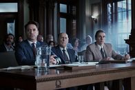 Der Richter - Recht oder Ehre – Hank (Robert Downey jr., l.) versucht seinem Vater Joseph (Robert Duvall) bei dessen Gerichtsverhandlung zu helfen