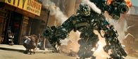 Transformers – Transformer sind fühlende, denkende Maschinenwesen, die sich als Autos, Panzer oder Flugzeuge tarnen können. Auf der Suche nach dem Energon Cube, dem Schlüssel zur Alleinherrschaft, fallen die grausamen Transformer über die Erde her ...