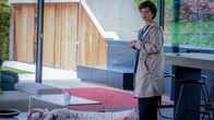 SOKO Linz – Das Baby des Ehepaars Hofbauer wurde entführt. Johanna "Joe" Haizinger (Katharina Stemberger) fragt sich, wie die Entführung des Babys mit dem Toten im Hafen zusammenhängt.