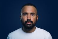 RESPEKT kompakt – Moderator Malcolm Ohanwe.