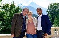 Watzmann ermittelt – ARD, WATZMANN ERMITTELT, Drehstart für neue Krimiserie im Ersten. Seit Dienstag, 17.Juli 2018, laufen die Dreharbeiten für acht Folgen der neuen Vorabendserie "Watzmann ermittelt" mit Andreas Giebel (l.), Ines Lutz (M.) und Peter Marton (r.). Die Dreharbeiten in Berchtesgaden und Umgebung sowie im Münchner Umland laufen voraussichtlich bis Mitte Oktober 2018, die Ausstrahlung ist für 2019 geplant. (Siehe ausführliche Pressemeldung von heute).