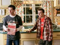 Malcolm mittendrin – (v.li.) Justin Berfield (Reese), Frankie Muniz (Malcolm).