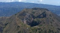 Im Land der Feuerberge – Die große Caldera rings um den Vulkan Gunung Batur auf Bali ist von rund 16.000 Menschen bewohnt.