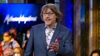 Mitternachtsspitzen extra – Gastgeber Christoph Sieber begrüßt Mitglieder der Stunksitzung sowie Lisa Feller, Puppenspieler Michael Hatzius, Musiker Tobi Hebbelmann, Urban Priol, Florian Schroeder, Luisa Charlotte Schulz und Philip Simon.