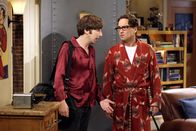 The Big Bang Theory – (v.li.) Simon Helberg (Howard), Johnny Galecki (Leonard).