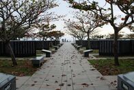 I Wouldn't Go In There – Mabuni, Itoman, Okinawa: Der Conerstone of Peace ist ein Denkmal im Okinawa Peace Memorial Park. Das am 23. Juni 1995 enthüllte Denkmal erinnert an den fünfzigsten Jahrestag der Schlacht von Okinawa. Auf diesen großen Steinplatten sind die Namen von Soldaten und Zivilisten eingraviert, die während der Schlacht ihr Leben verloren haben. (Bildnachweis: National Geographic Channels/Dominic Young)