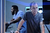 Atlanta Medical – AJ Austin (Malcom-Jamal Warner, l.); Dr. Randolph Bell (Bruce Greenwood, r.)