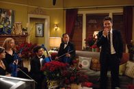 How I Met Your Mother – Ted (Josh Radnor, r.) versucht ein letztes Mal, das Herz von Robin zu gewinnen und wartet mit einem Streichquartett in ihrer Wohnung auf sie ...