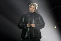 Eurovision Song Contest 2022 – Marius Bear bei seinem Auftritt im ersten Halbfinal 10.5.2022