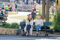 Grey's Anatomy – (v.li.) Kim Raver (Dr. Teddy Altman), Ellen Pompeo (Dr. Meredith Grey).