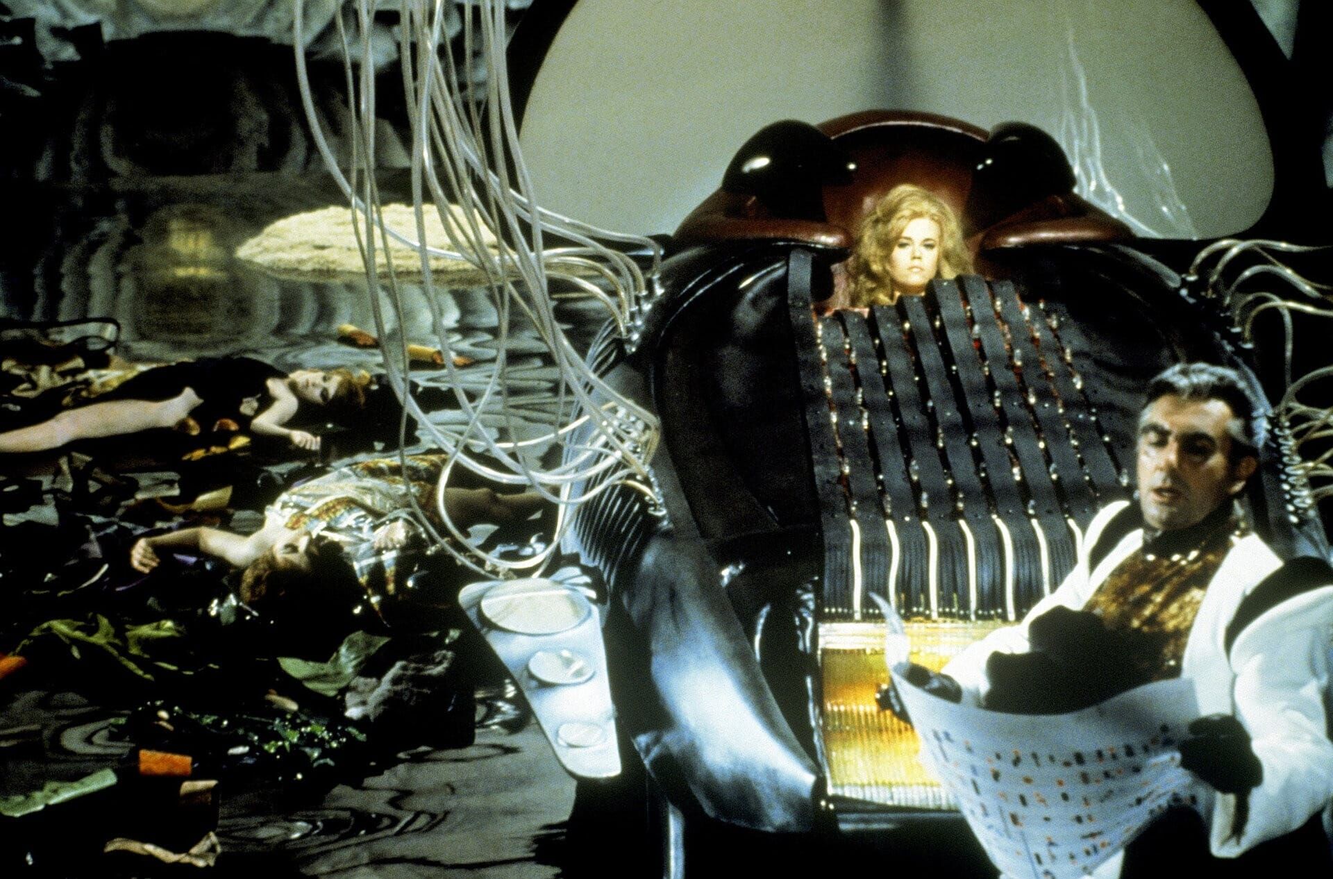 Barbarella – Barbarella (Jane Fonda) wird vom Wissenschaftler Duran Duran (Milo O'Shea) durch seine teuflische Genussorgel gedreht.