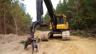Holzfäller extrem – Wide shot of Bobby in the shovel logger.