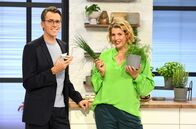 Leichter leben – Moderator:innen von „Leichter leben“ freuen sich auf das Thema Kräuter und Gewürze. Dr. Johannes Wimmer (l.) und Elena Uhlig (r.) kümmern sich werktäglich um 14.10 Uhr um Alltags-, Gesundheits- und Servicethemen.