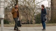 Fleabag – Bus Rodent (Jamie Demetriou) und Fleabag (Phoebe Waller-Bridge)