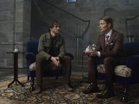 Hannibal – (2. Staffel) - Wie lange kann Hannibal (Mads Mikkelsen, r.) die Aussagen seines alten Freundes Will (Hugh Dancy, l.) noch als Hirngespinste abtun?