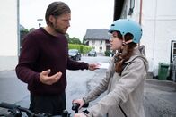 Die Bergretter – Mit einer unbedachten Bemerkung löst Markus (Sebastian Ströbel) bei Nina Wilk (Nadja Maier) einen Sturm der Gefühle aus.