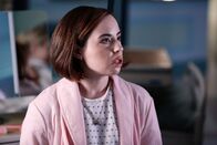 Scream Queens – Wie wird sich die kranke Daria (Riley McKenna Weinstein) als neue Chanel schlagen?