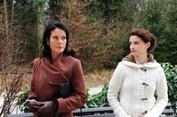 Sturm der Liebe – ARD STURM DER LIEBE FOLGE 1474 Uhr im ERSTEN. Doris (Simone Ritscher, r.) setzt Elena (Lili Gesler, l.) wegen deren Falschaussage unter Druck.