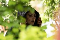 The Outlaws – Rani (Rhianne Barreto) taucht plötzlich wieder auf und ist auf die Hilfe ihrer Freunde angewiesen.