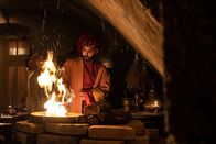 Terra X: Kaffee - Geheimnisse eines Wundertranks – In detailreichen Spielszenen werden die Ursprünge der berühmten Bohne nachgezeichnet, so wie hier mit einem Kaffeekoch im ersten Café in Istanbul 1554.