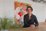 einfach Mensch – Christina Marx, Sprecherin der "Aktion Mensch", ist stolz auf das, was die größte deutsche Soziallotterie in 60 Jahren geleistet hat: "Wir konnten 5,4 Milliarden Fördergeld bereitstellen, die Inklusion von Menschen mit Behinderung in die Gesellschaft voranbringen und ihnen eine Stimme geben".