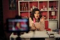 Einstein – Als die beliebte YouTuberin Nana (Joyce Ilg) einen Produkttest live im Internet streamt, ahnen ihre Fans nicht, dass das ihr letzter sein wird und sie Zeuge einer Tragödie werden ...