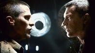 Terminator - Die Erlösung – Als dem Widerstandskämpfer John Connor (Christian Bale, l.) Marcus Wright (Sam Worthington, r.), dessen Vergangenheit im Unklaren liegt, über den Weg läuft, weiß er nicht, ob er dem mit Erinnerungslücken Behafteten trauen darf ...