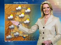 Baden-Württemberg Wetter – Claudia Kleinert präsentiert das Wetter bei "Baden-Württemberg aktuell".